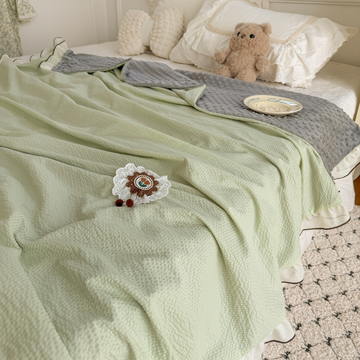 91家纺网 家纺一手货源 找家纺 潮邦创意家居 2026新款韩版花边奶芙豆豆夏被夏凉被空调被盖毯-纱雾时光系列 青提奶绿