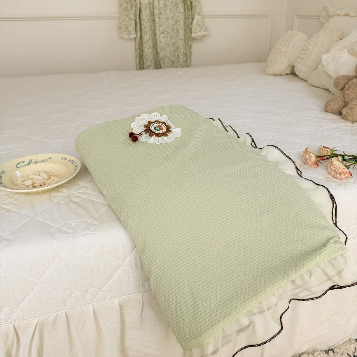 91家纺网 家纺一手货源 找家纺 潮邦创意家居 2026新款韩版花边奶芙豆豆夏被夏凉被空调被盖毯-纱雾时光系列 青提奶绿