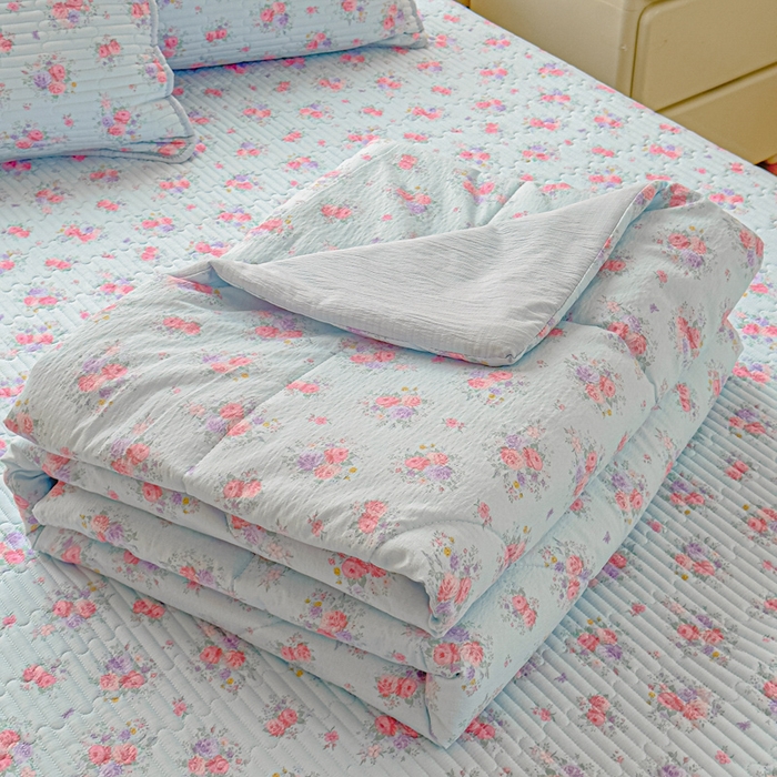 91家纺网 家纺一手货源 找家纺 （总）几禾 2026新款云感双层纱7A抗菌夏被四件套系列-栀夏系列