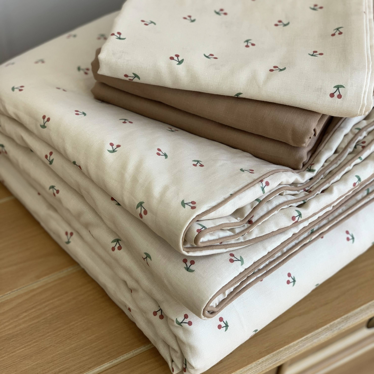 91家纺网 家纺一手货源 找家纺 源启生活 2026新款夏被四件套 车厘子