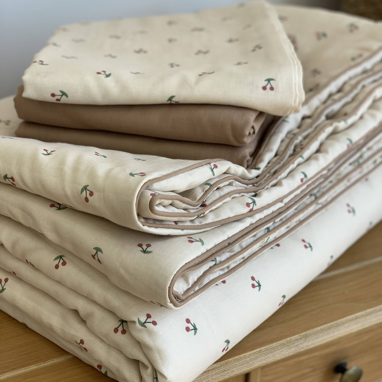 91家纺网 家纺一手货源 找家纺 源启生活 2026新款夏被四件套 车厘子