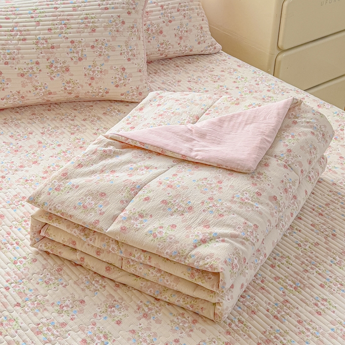 91家纺网 家纺一手货源 找家纺 （总）几禾 2026新款云感双层纱7A抗菌夏被四件套系列-栀夏系列