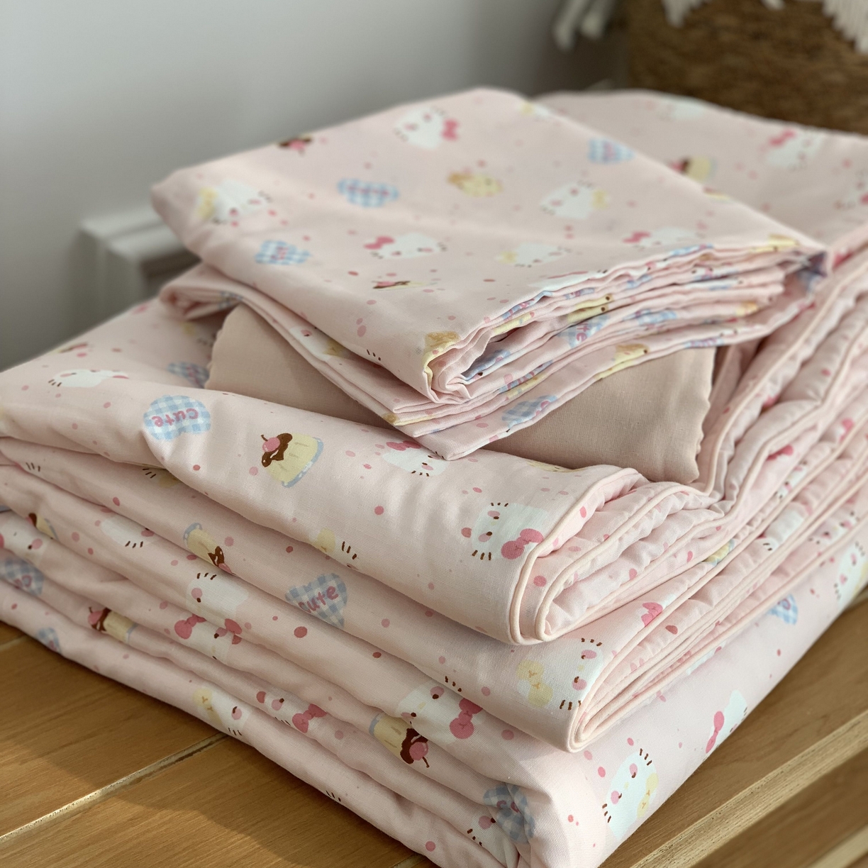 91家纺网 家纺一手货源 找家纺 源启生活 2026新款夏被四件套 粉粉猫