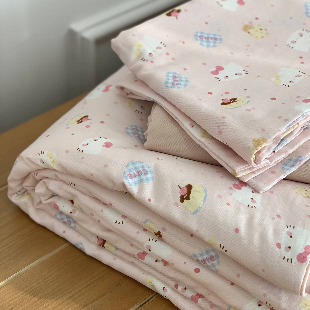 91家纺网 家纺一手货源 找家纺 源启生活 2026新款夏被四件套 粉粉猫