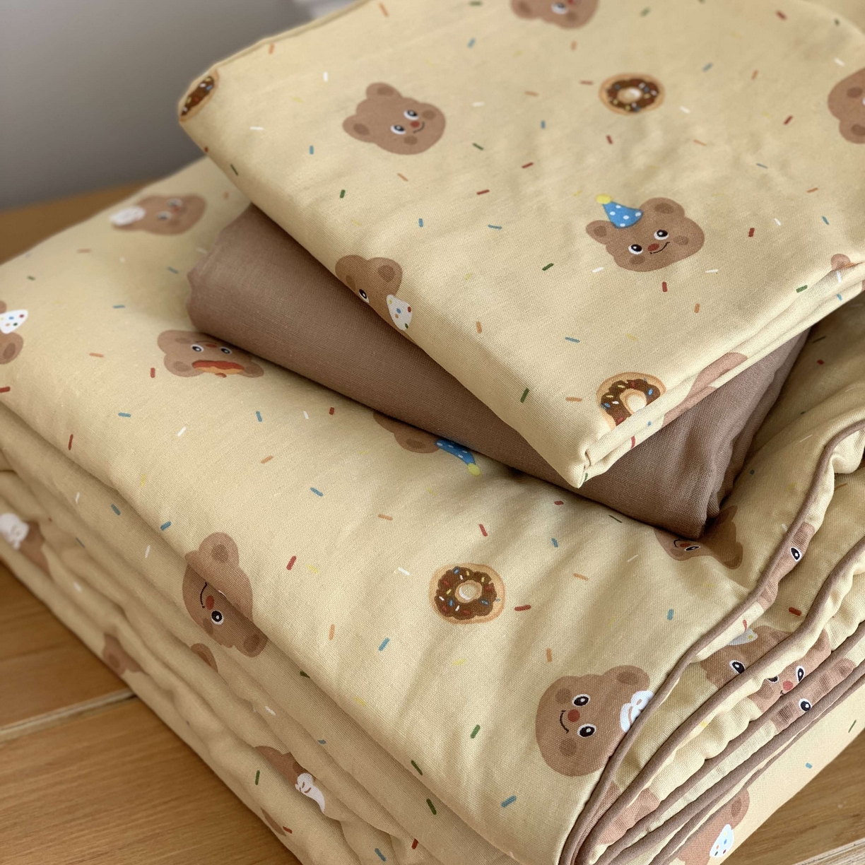 91家纺网 家纺一手货源 找家纺 源启生活 2026新款夏被四件套 曲奇小熊