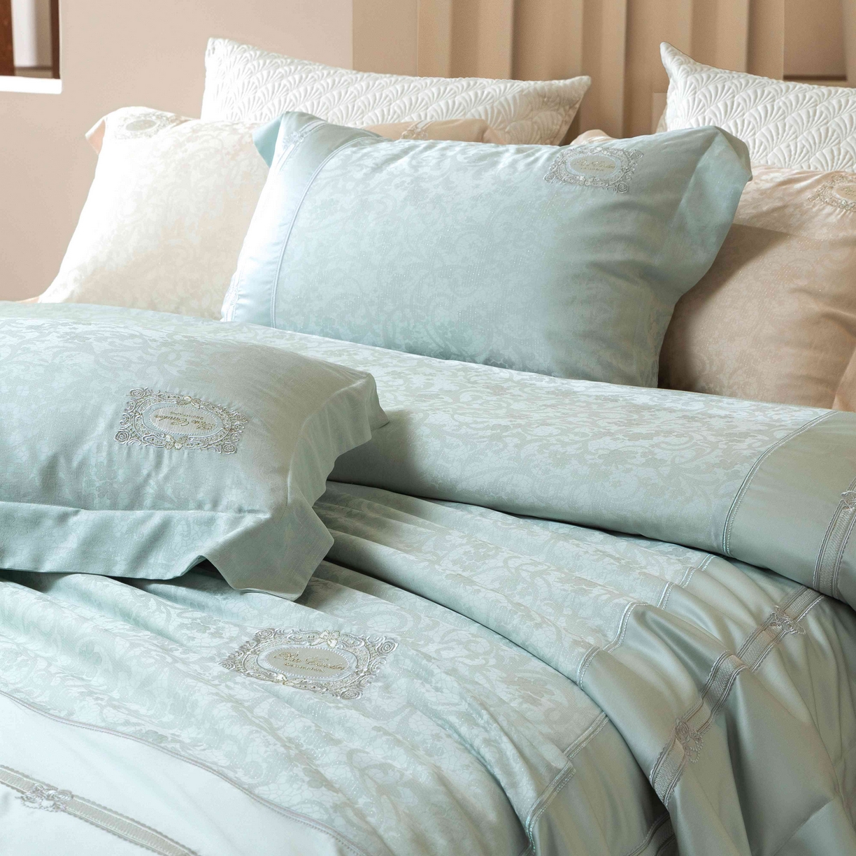 91家纺网 家纺一手货源 找家纺 （总）馨蕊家居 2026春夏新款天丝棉提花刺绣四件套-丽笙