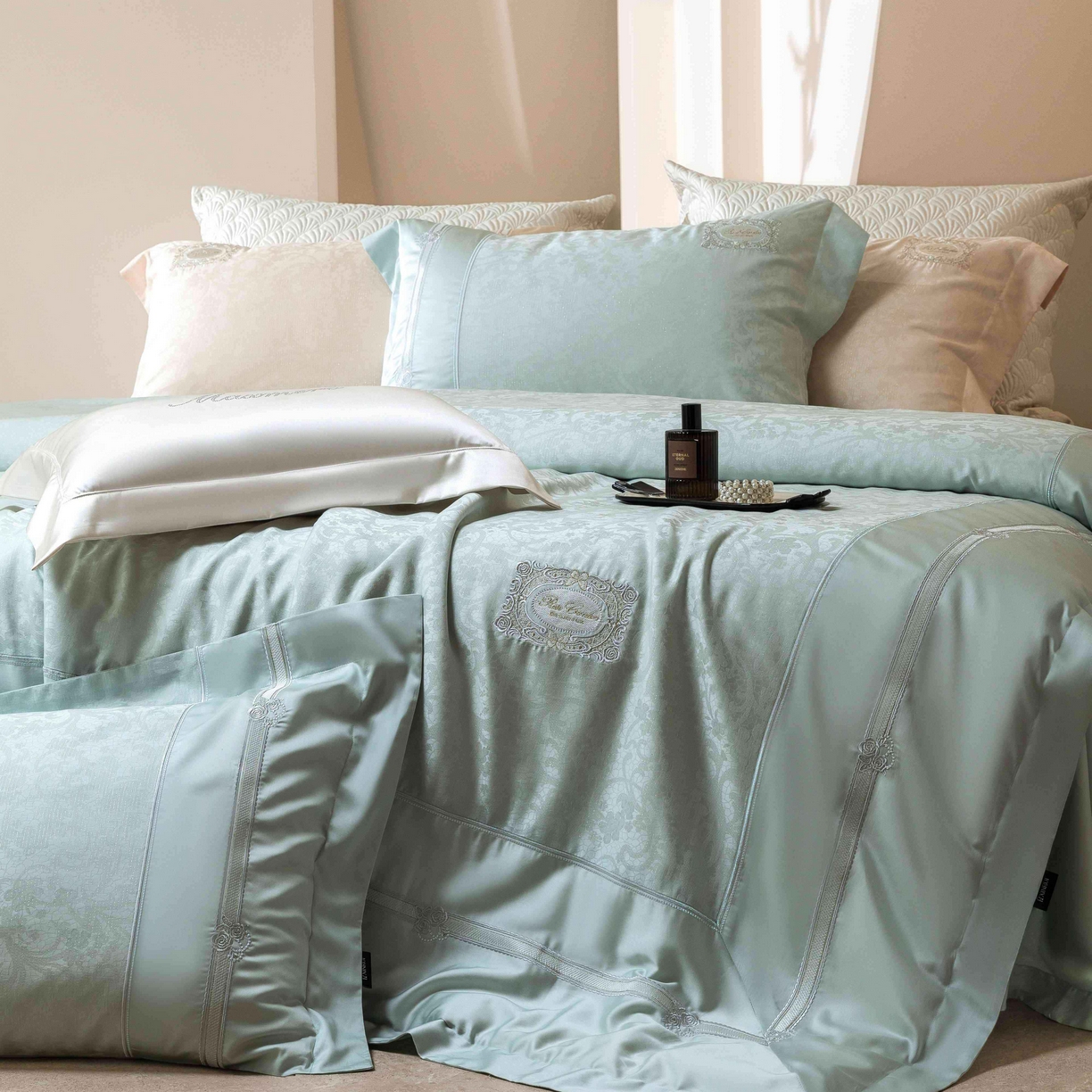 91家纺网 家纺一手货源 找家纺 （总）馨蕊家居 2026春夏新款天丝棉提花刺绣四件套-丽笙