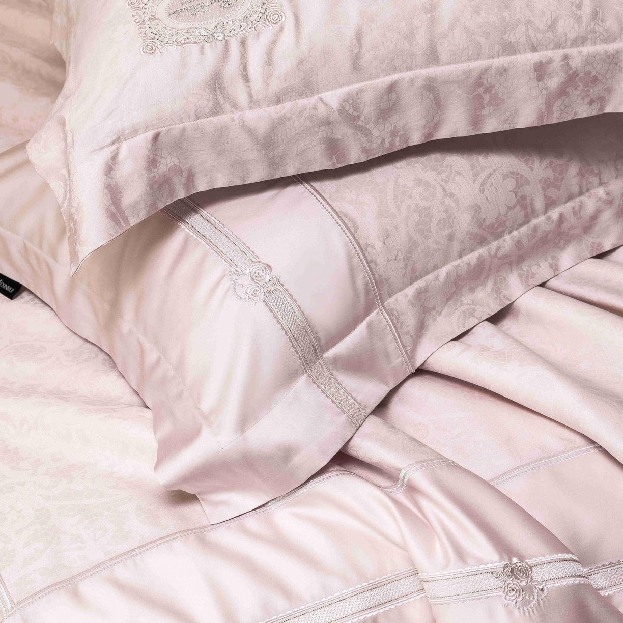 91家纺网 家纺一手货源 找家纺 馨蕊家居 2026春夏新款天丝棉提花刺绣四件套-丽笙 棉丽笙-初夏粉