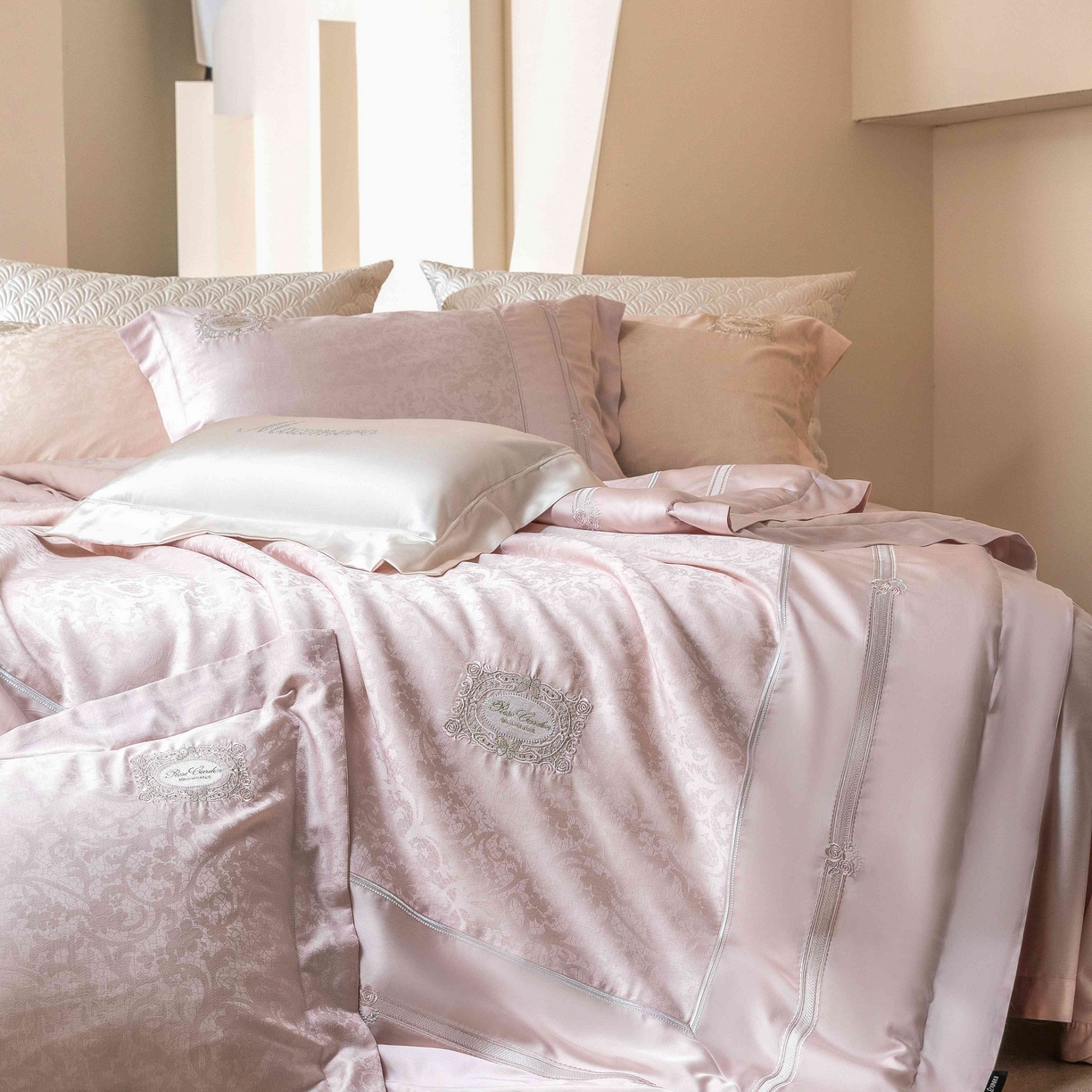 91家纺网 家纺一手货源 找家纺 馨蕊家居 2026春夏新款天丝棉提花刺绣四件套-丽笙 棉丽笙-初夏粉