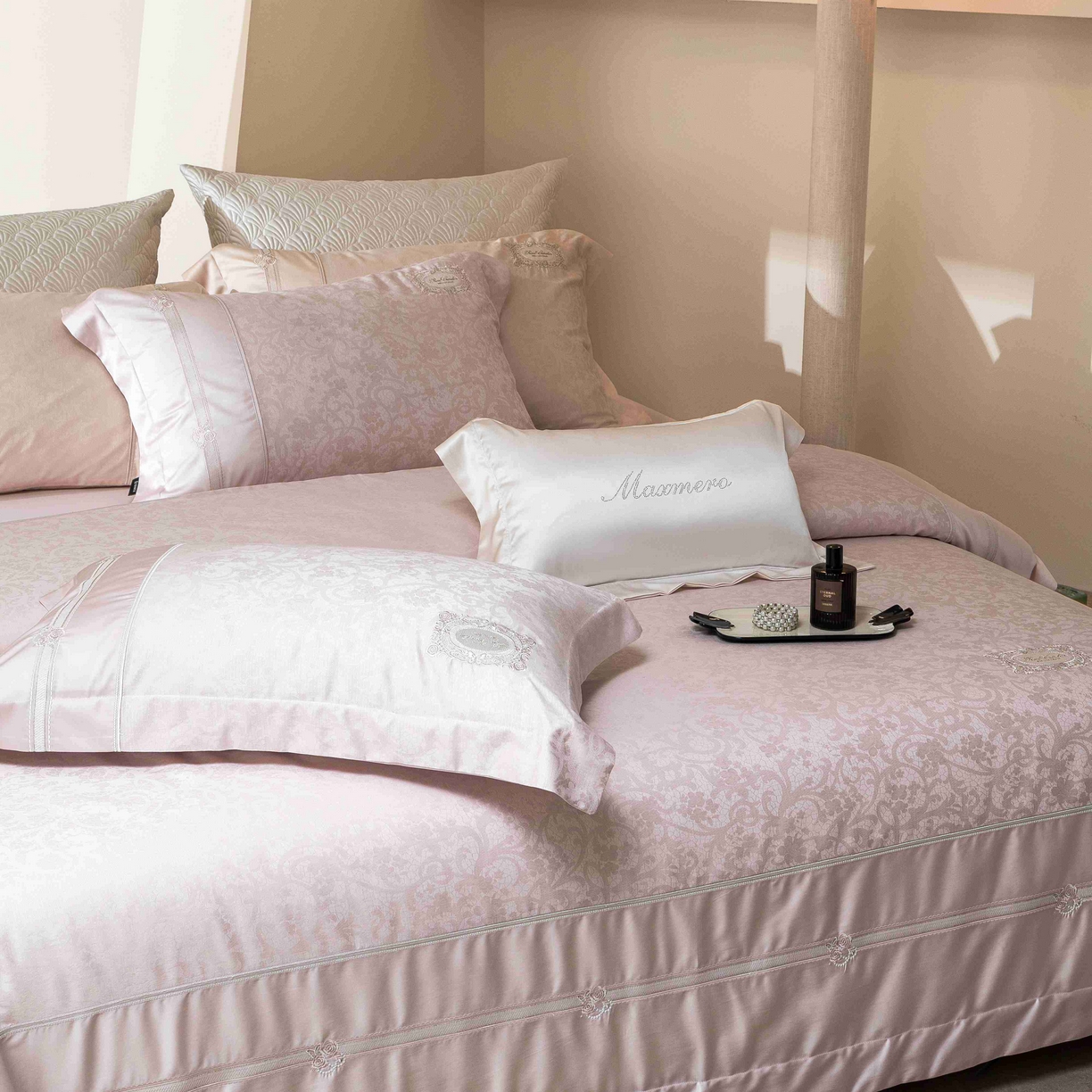 91家纺网 家纺一手货源 找家纺 馨蕊家居 2026春夏新款天丝棉提花刺绣四件套-丽笙 棉丽笙-初夏粉