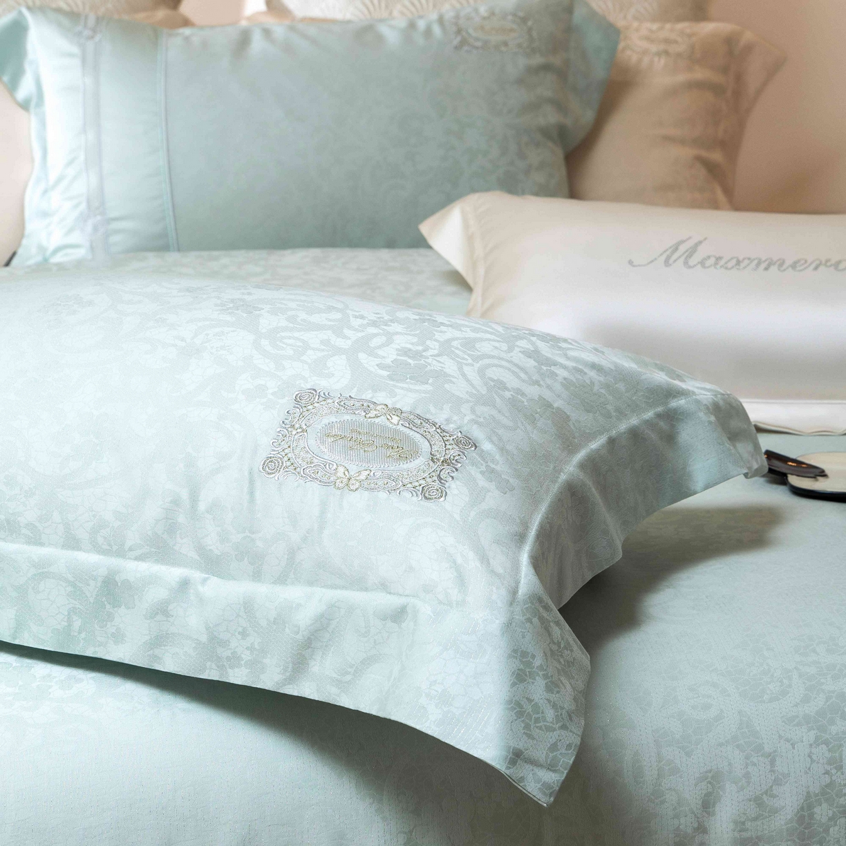 91家纺网 家纺一手货源 找家纺 馨蕊家居 2026春夏新款天丝棉提花刺绣四件套-丽笙 棉丽笙-北卡蓝