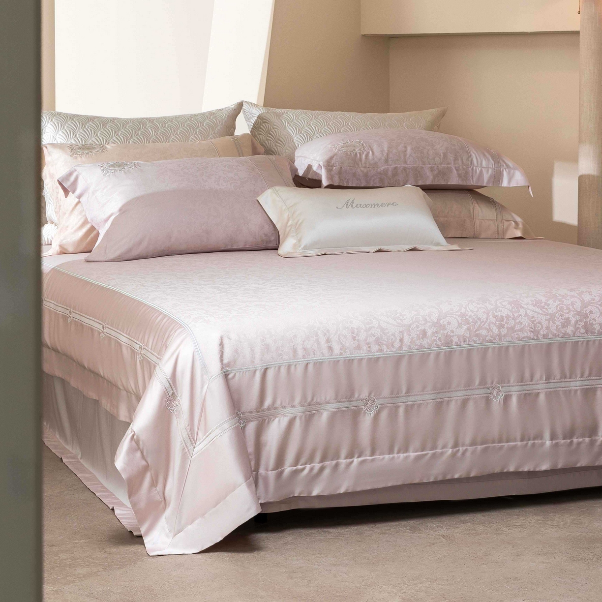 91家纺网 家纺一手货源 找家纺 馨蕊家居 2026春夏新款天丝棉提花刺绣四件套-丽笙 棉丽笙-初夏粉