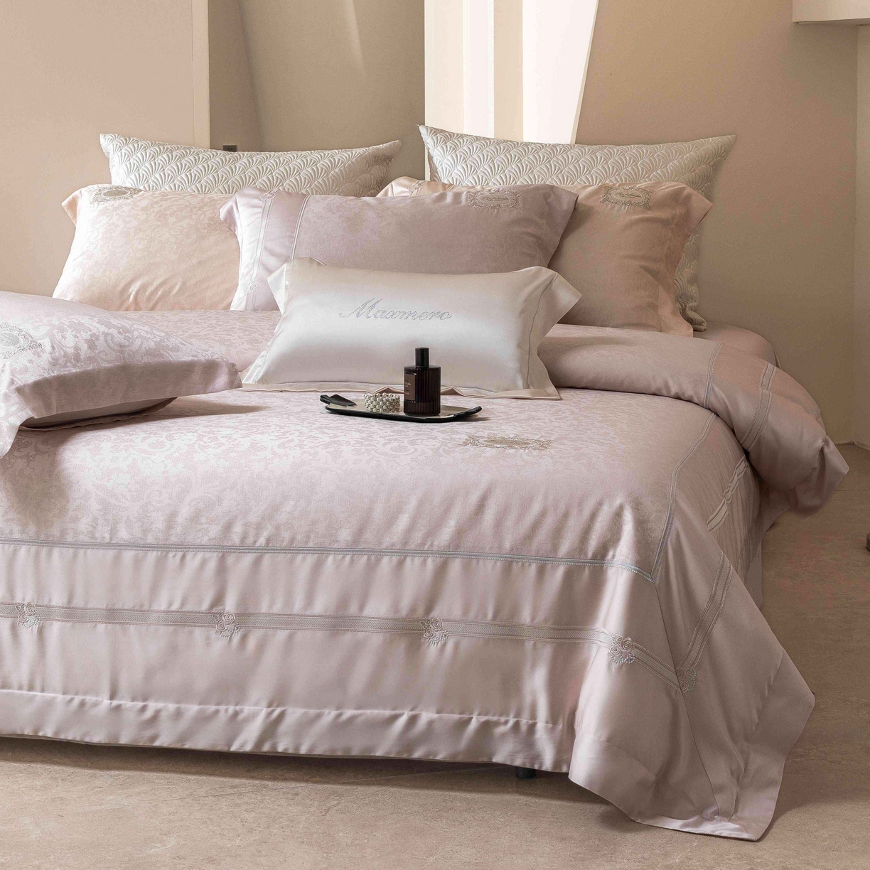 91家纺网 家纺一手货源 找家纺 馨蕊家居 2026春夏新款天丝棉提花刺绣四件套-丽笙 棉丽笙-初夏粉