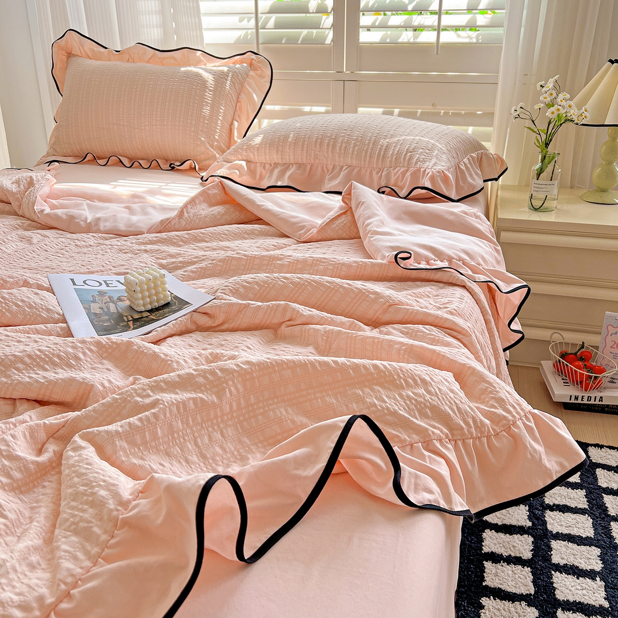 91家纺网 家纺一手货源 找家纺 一比一家纺 2026新款纯色花边款夏被四件套 樱花粉