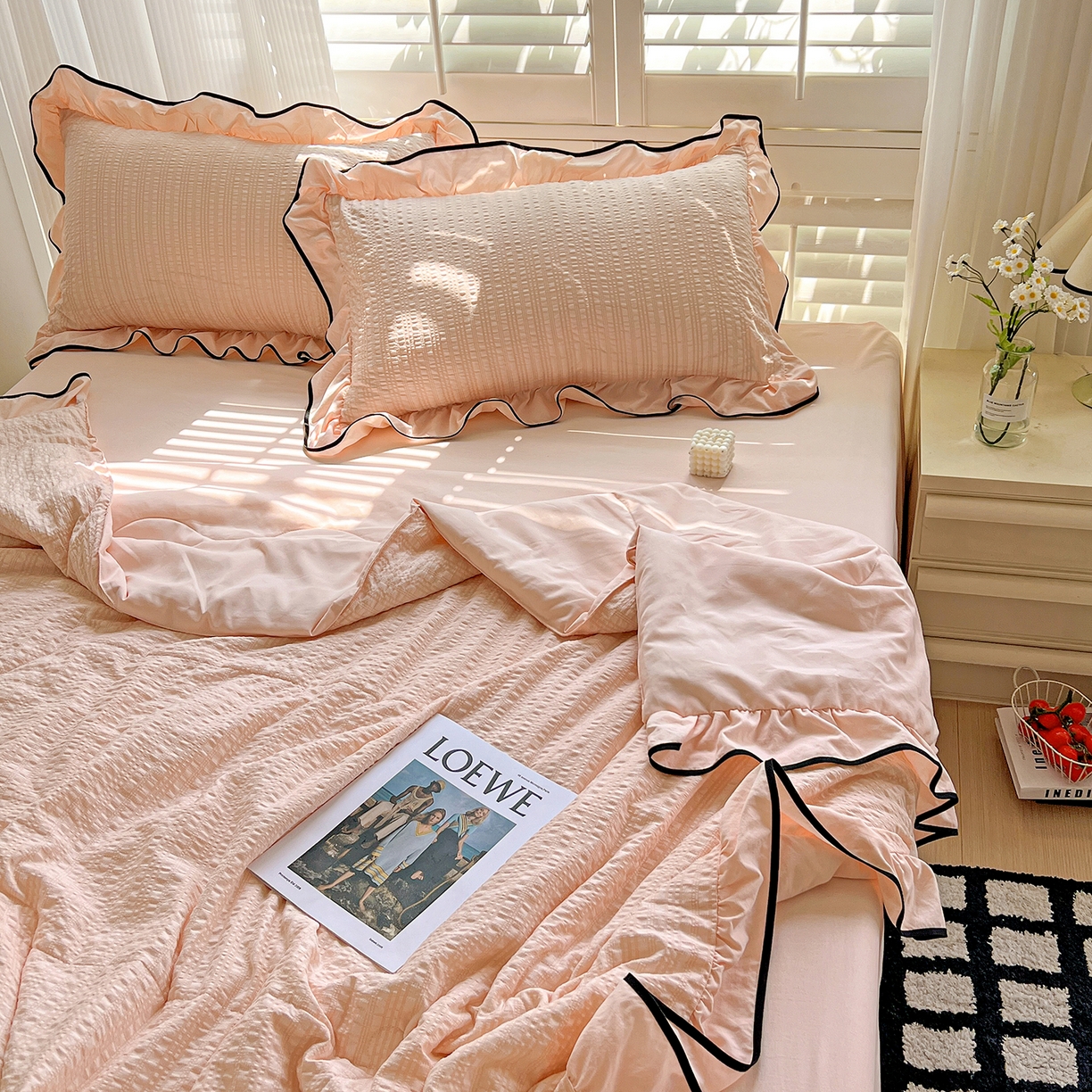 91家纺网 家纺一手货源 找家纺 一比一家纺 2026新款纯色花边款夏被四件套 樱花粉