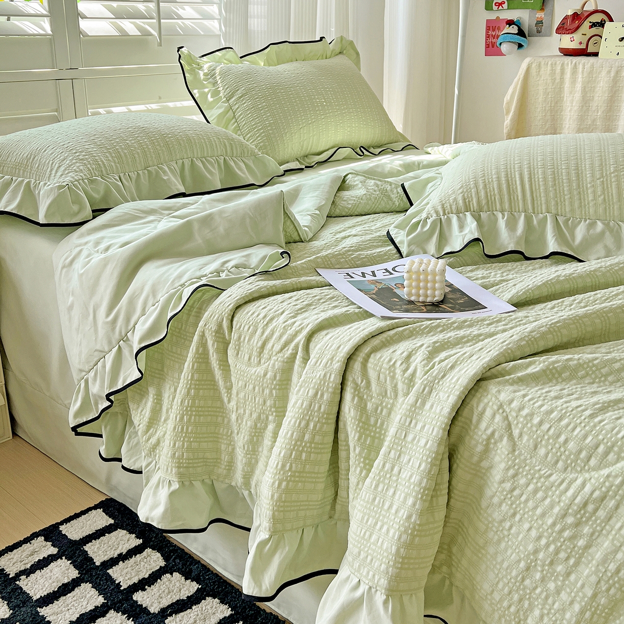 91家纺网 家纺一手货源 找家纺 一比一家纺 2026新款纯色花边款夏被四件套 芥末绿