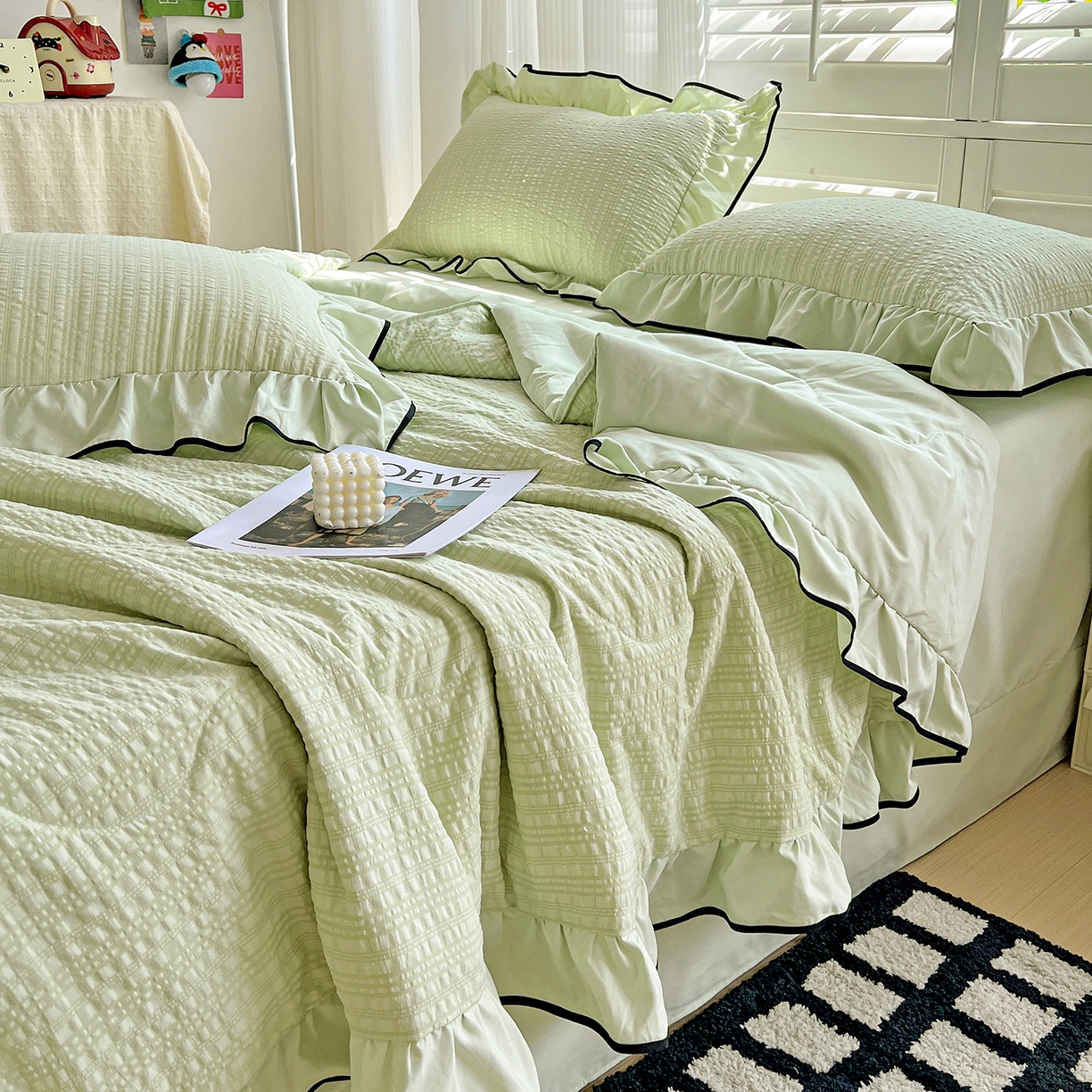 91家纺网 家纺一手货源 找家纺 一比一家纺 2026新款纯色花边款夏被四件套 芥末绿