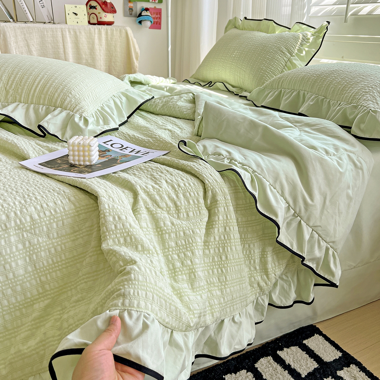 91家纺网 家纺一手货源 找家纺 一比一家纺 2026新款纯色花边款夏被四件套 芥末绿