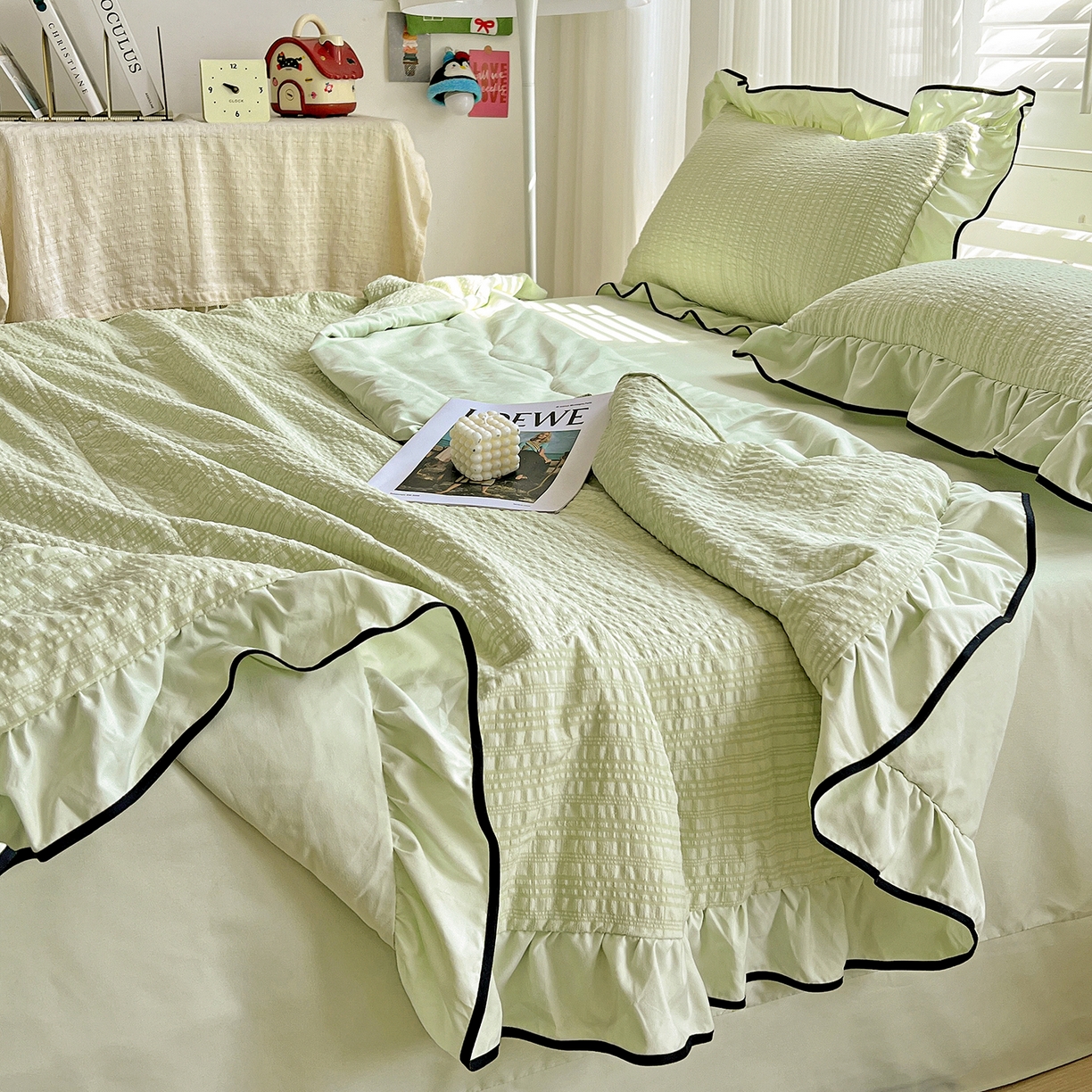 91家纺网 家纺一手货源 找家纺 一比一家纺 2026新款纯色花边款夏被四件套 芥末绿