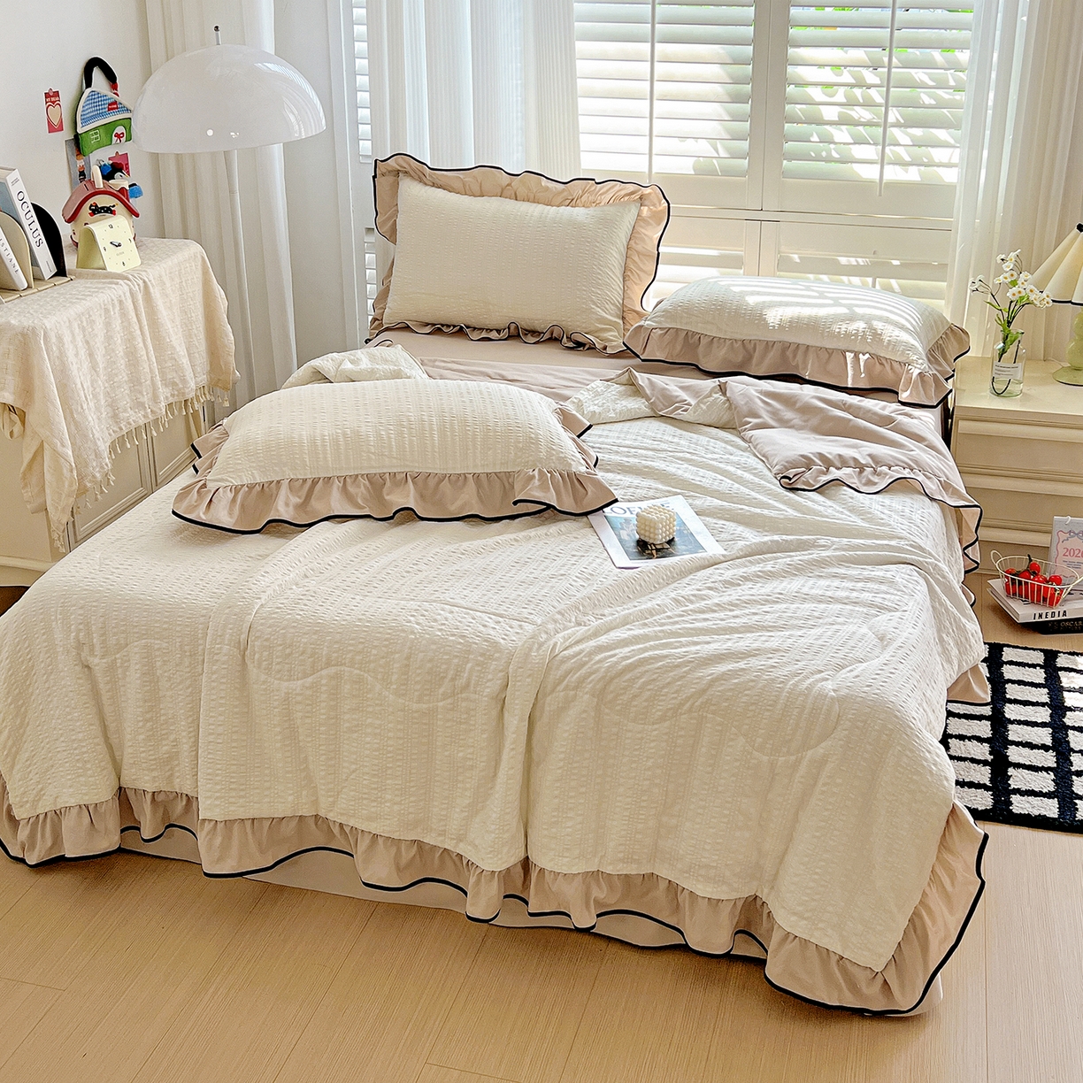 91家纺网 家纺一手货源 找家纺 一比一家纺 2026新款纯色花边款夏被四件套 奶白咖