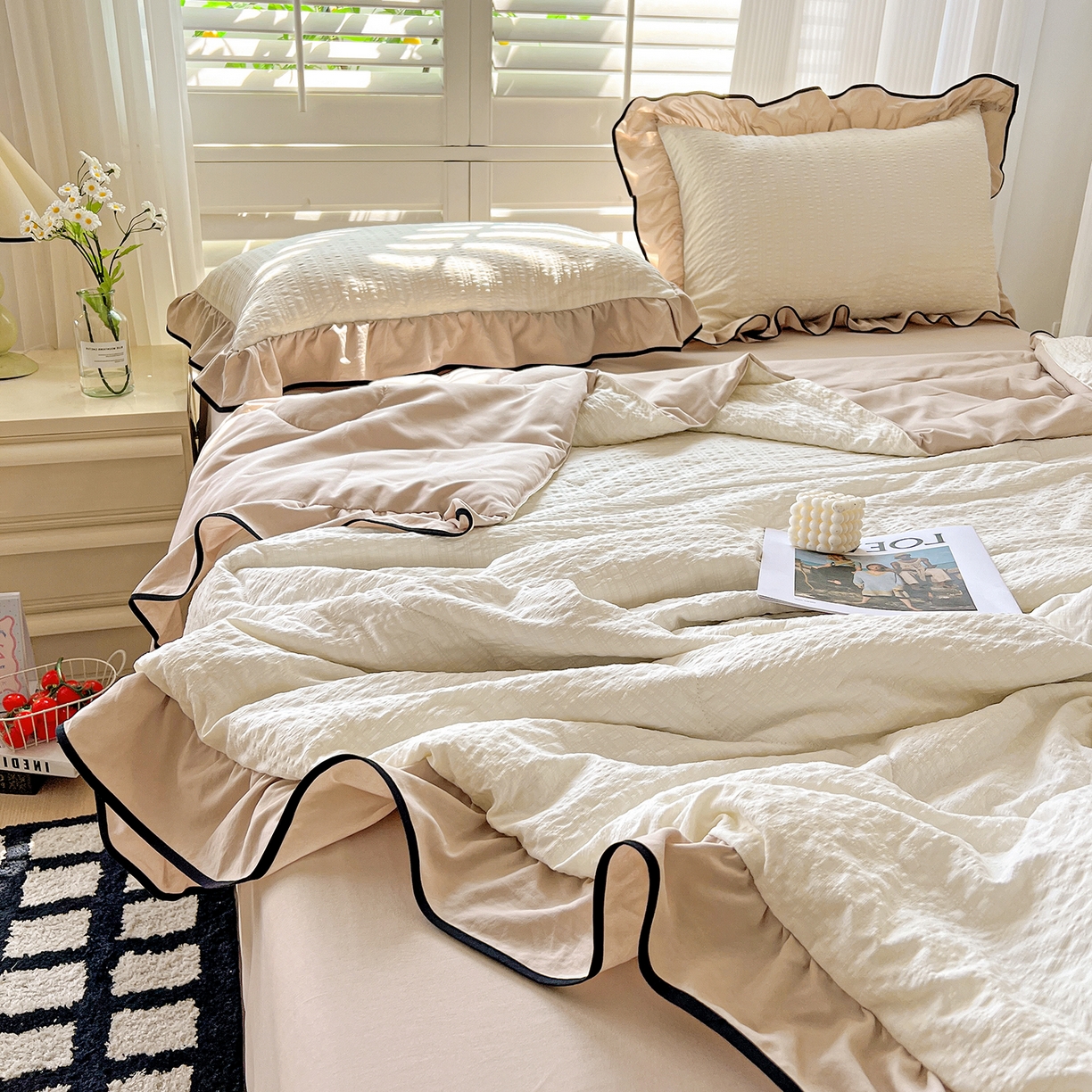 91家纺网 家纺一手货源 找家纺 一比一家纺 2026新款纯色花边款夏被四件套 奶白咖