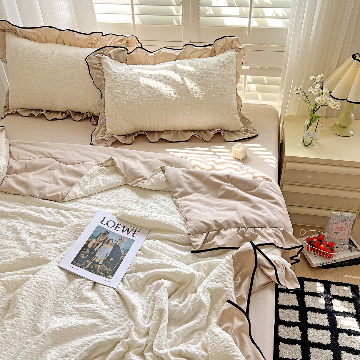 91家纺网 家纺一手货源 找家纺 一比一家纺 2026新款纯色花边款夏被四件套 奶白咖