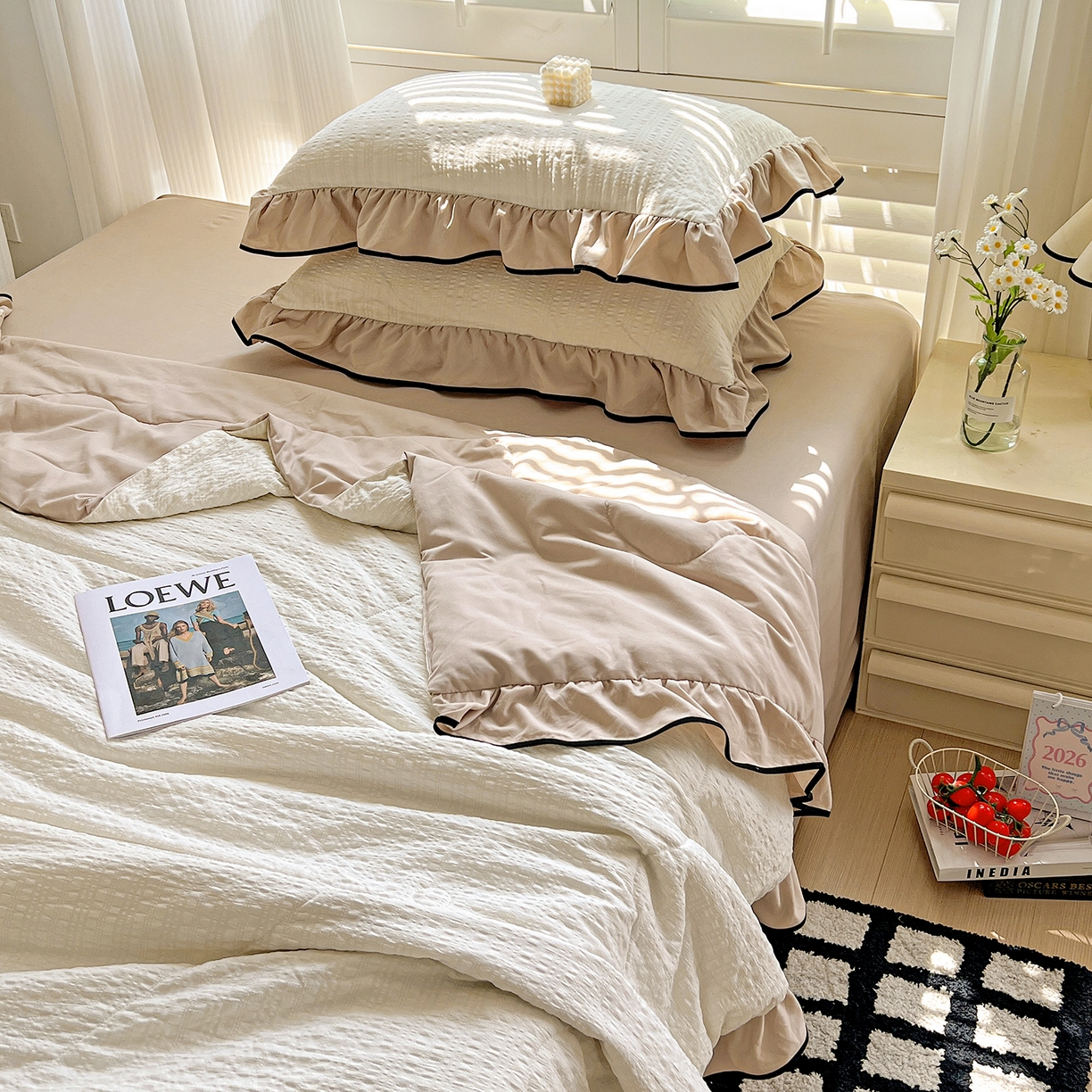 91家纺网 家纺一手货源 找家纺 一比一家纺 2026新款纯色花边款夏被四件套 奶白咖