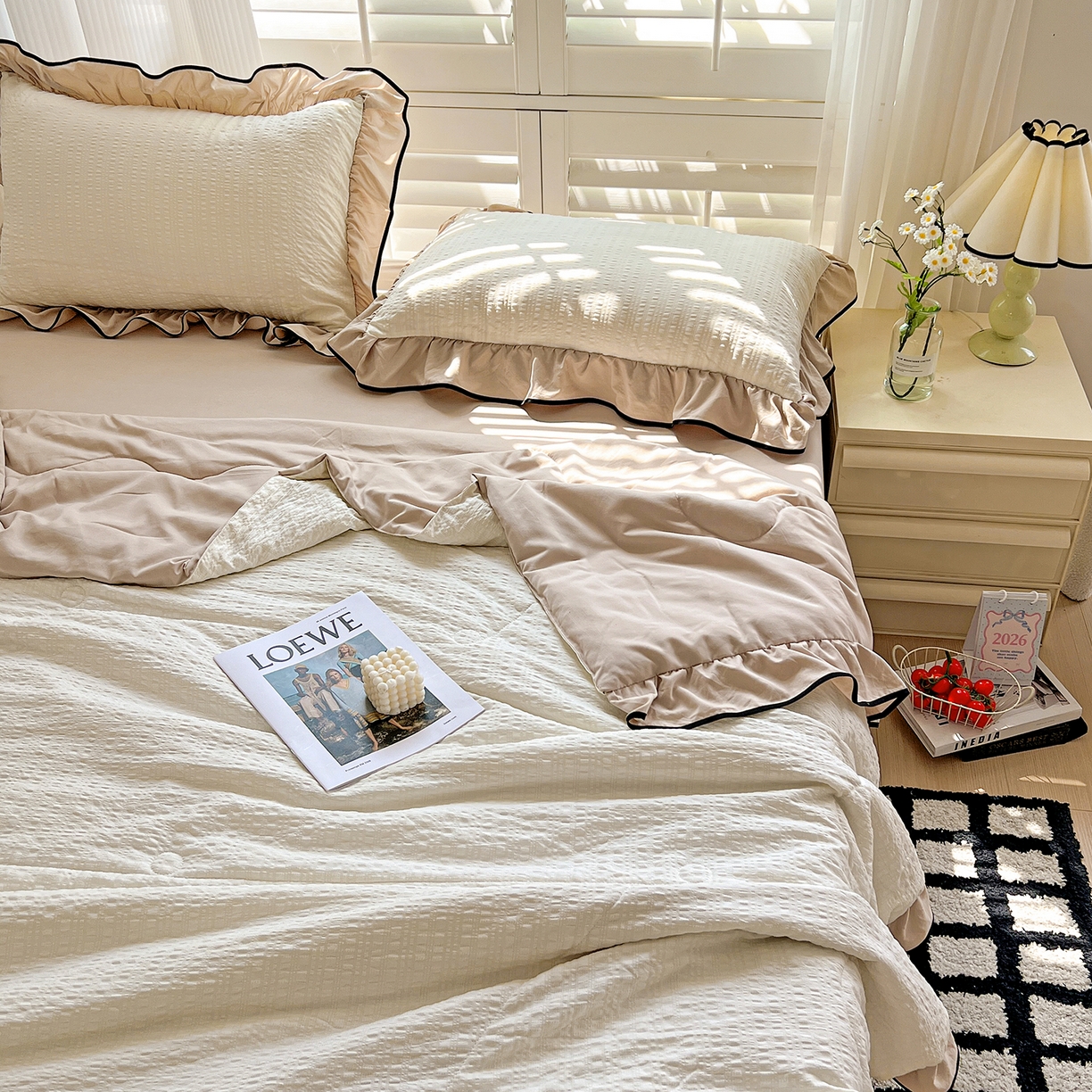 91家纺网 家纺一手货源 找家纺 一比一家纺 2026新款纯色花边款夏被四件套 奶白咖