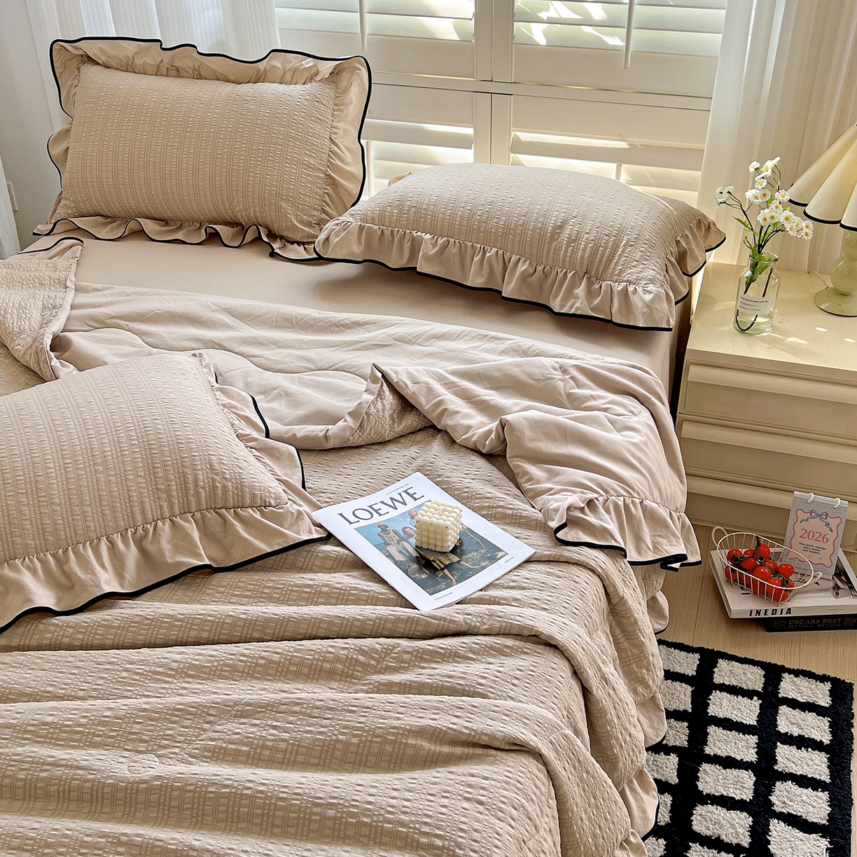 91家纺网 家纺一手货源 找家纺 一比一家纺 2026新款纯色花边款夏被四件套 奶咖