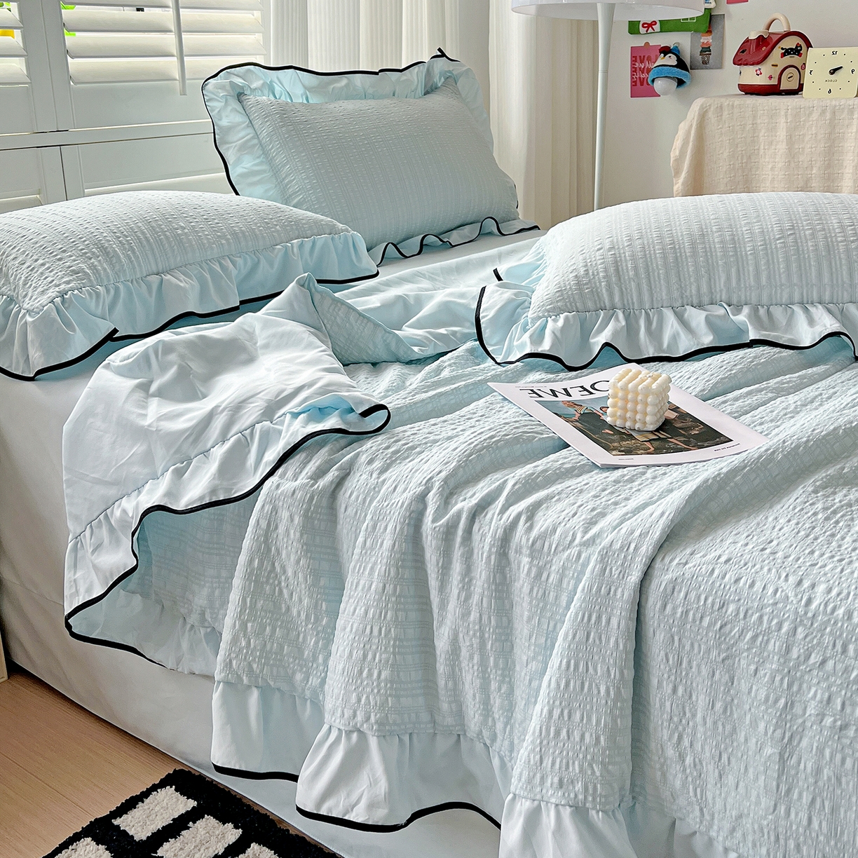 91家纺网 家纺一手货源 找家纺 一比一家纺 2026新款纯色花边款夏被四件套 天空蓝