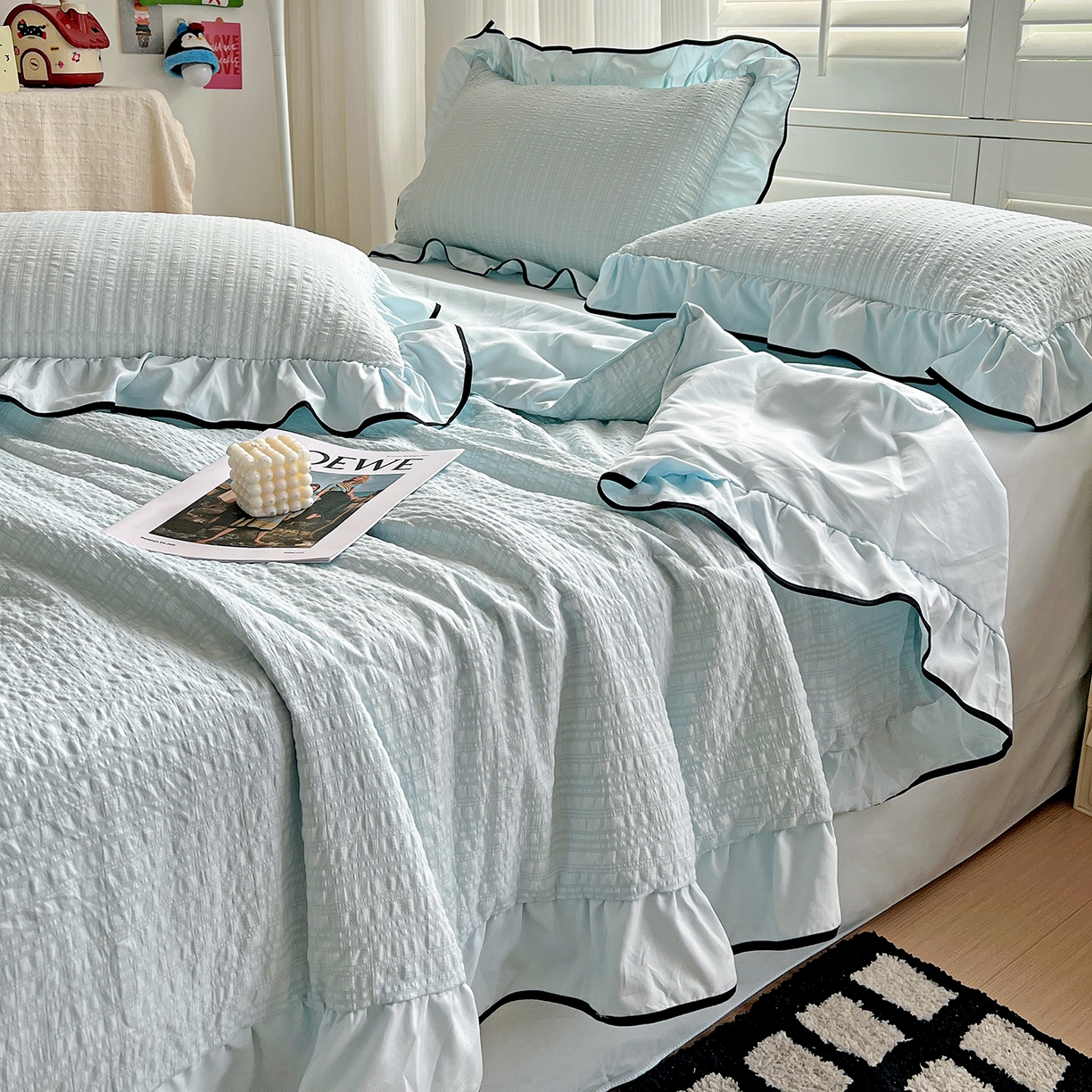 91家纺网 家纺一手货源 找家纺 一比一家纺 2026新款纯色花边款夏被四件套 天空蓝