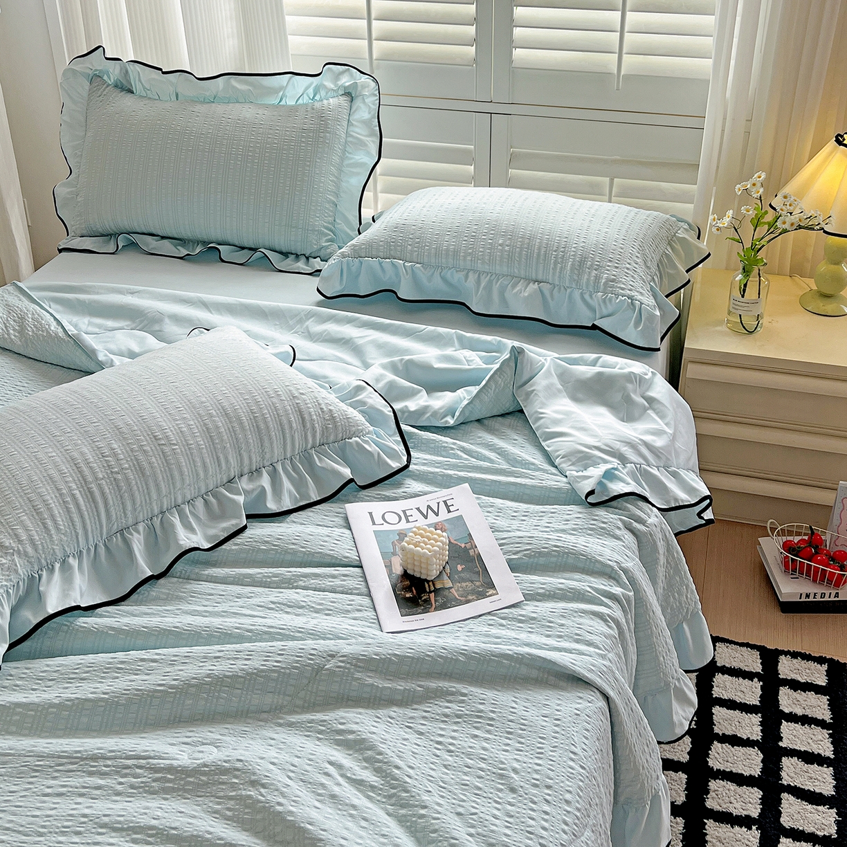 91家纺网 家纺一手货源 找家纺 一比一家纺 2026新款纯色花边款夏被四件套 天空蓝