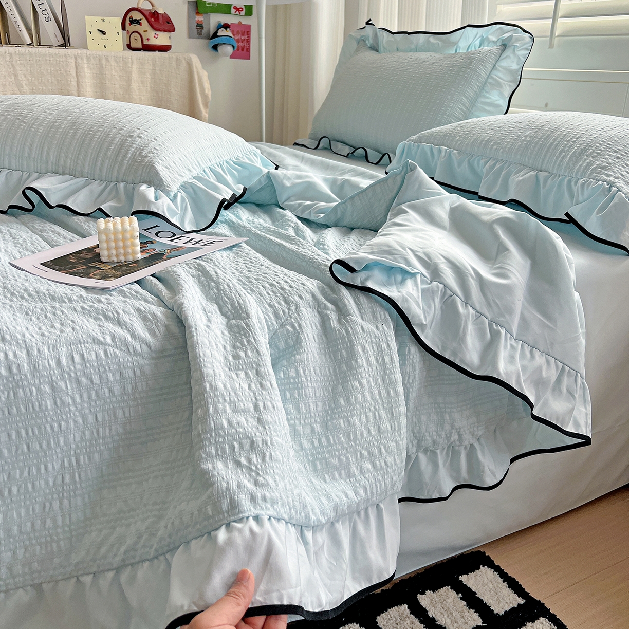 91家纺网 家纺一手货源 找家纺 一比一家纺 2026新款纯色花边款夏被四件套 天空蓝