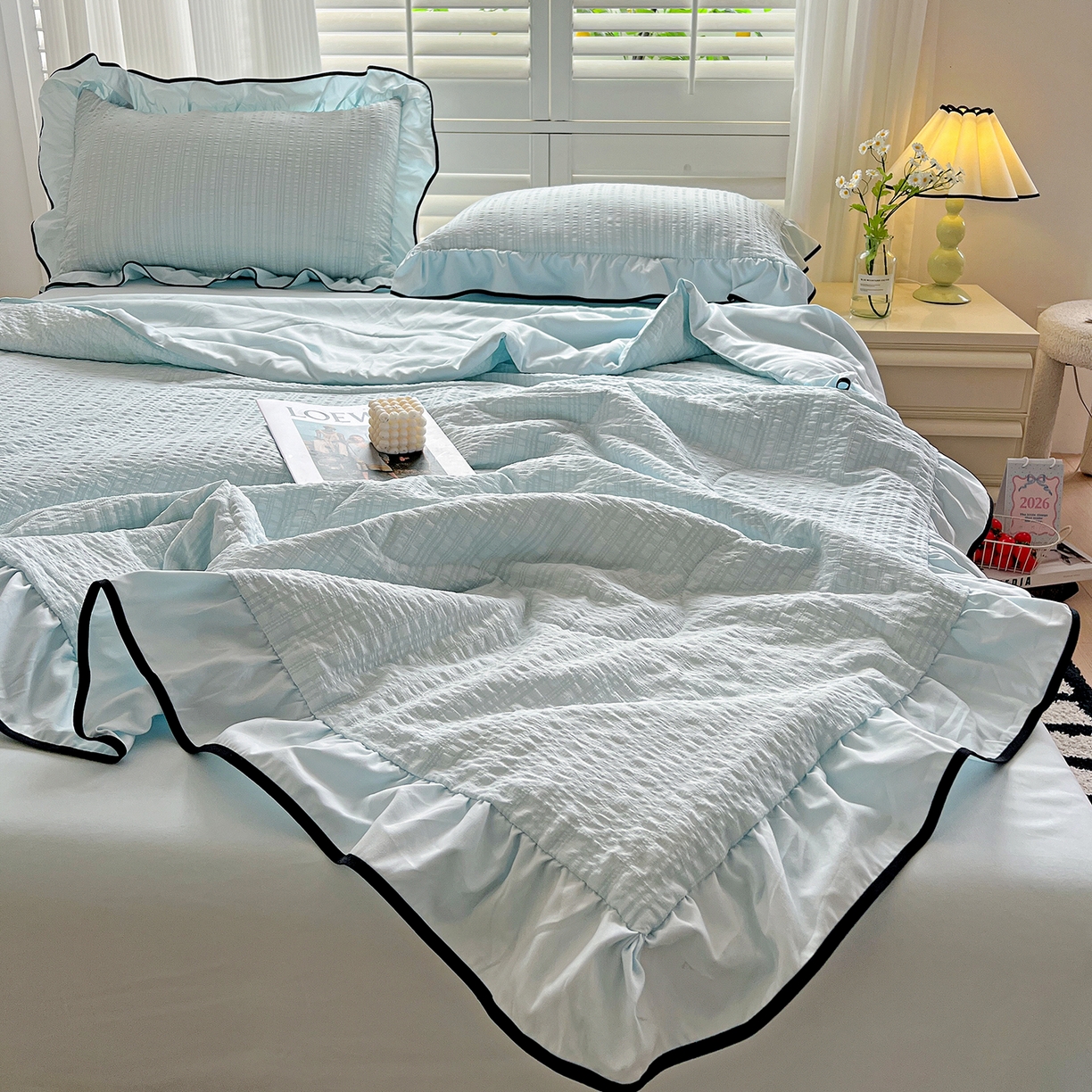 91家纺网 家纺一手货源 找家纺 一比一家纺 2026新款纯色花边款夏被四件套 天空蓝