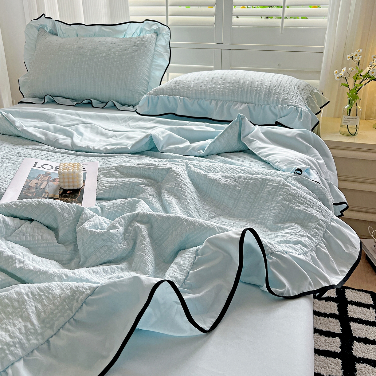 91家纺网 家纺一手货源 找家纺 一比一家纺 2026新款纯色花边款夏被四件套 天空蓝