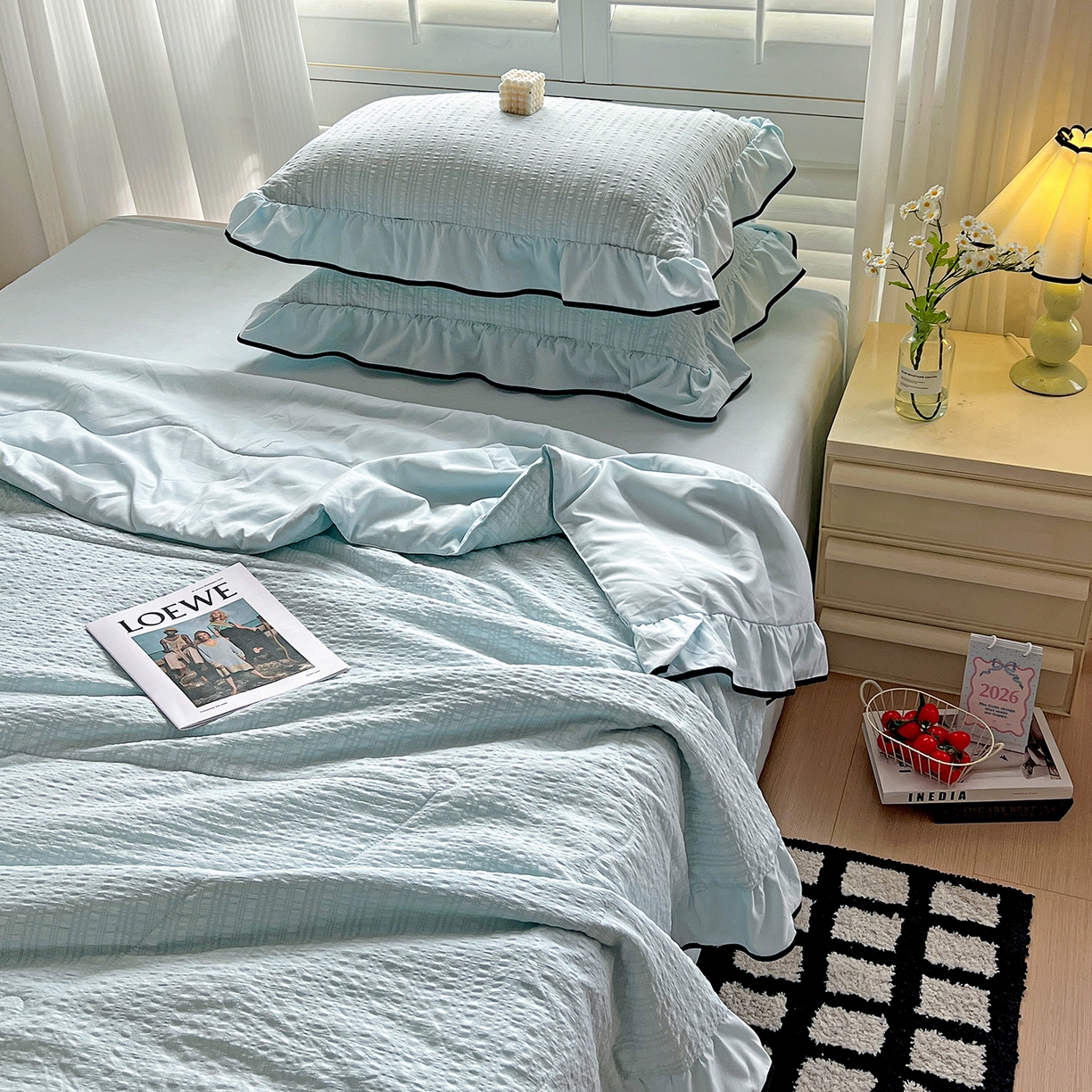 91家纺网 家纺一手货源 找家纺 一比一家纺 2026新款纯色花边款夏被四件套 天空蓝