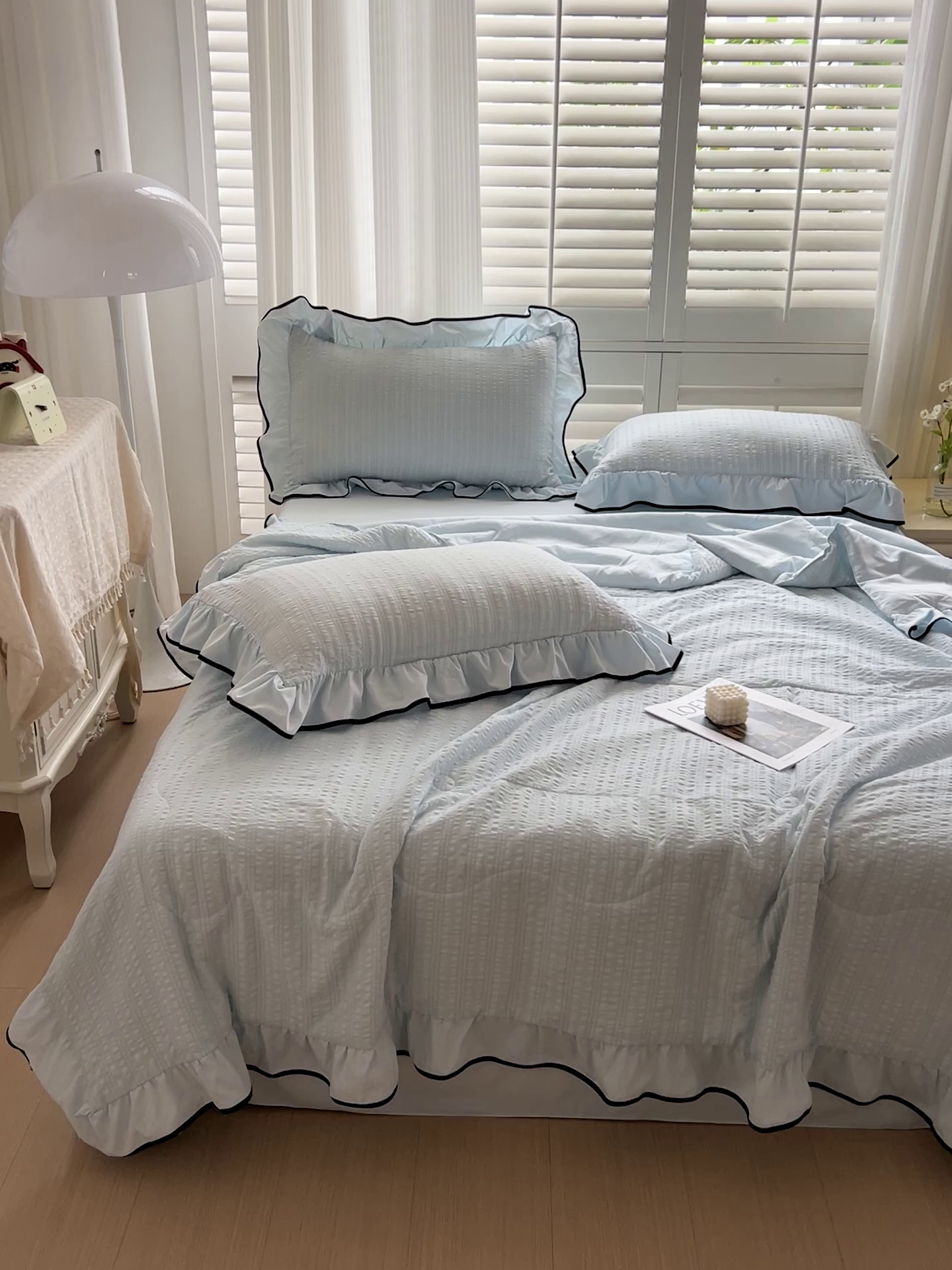 91家纺网 家纺一手货源 找家纺 一比一家纺 2026新款纯色花边款夏被四件套 天空蓝