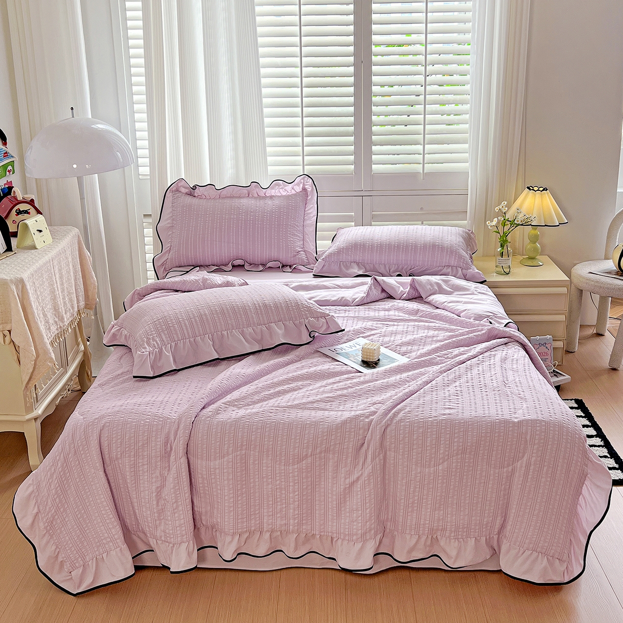 91家纺网 家纺一手货源 找家纺 一比一家纺 2026新款纯色花边款夏被四件套 香芋紫