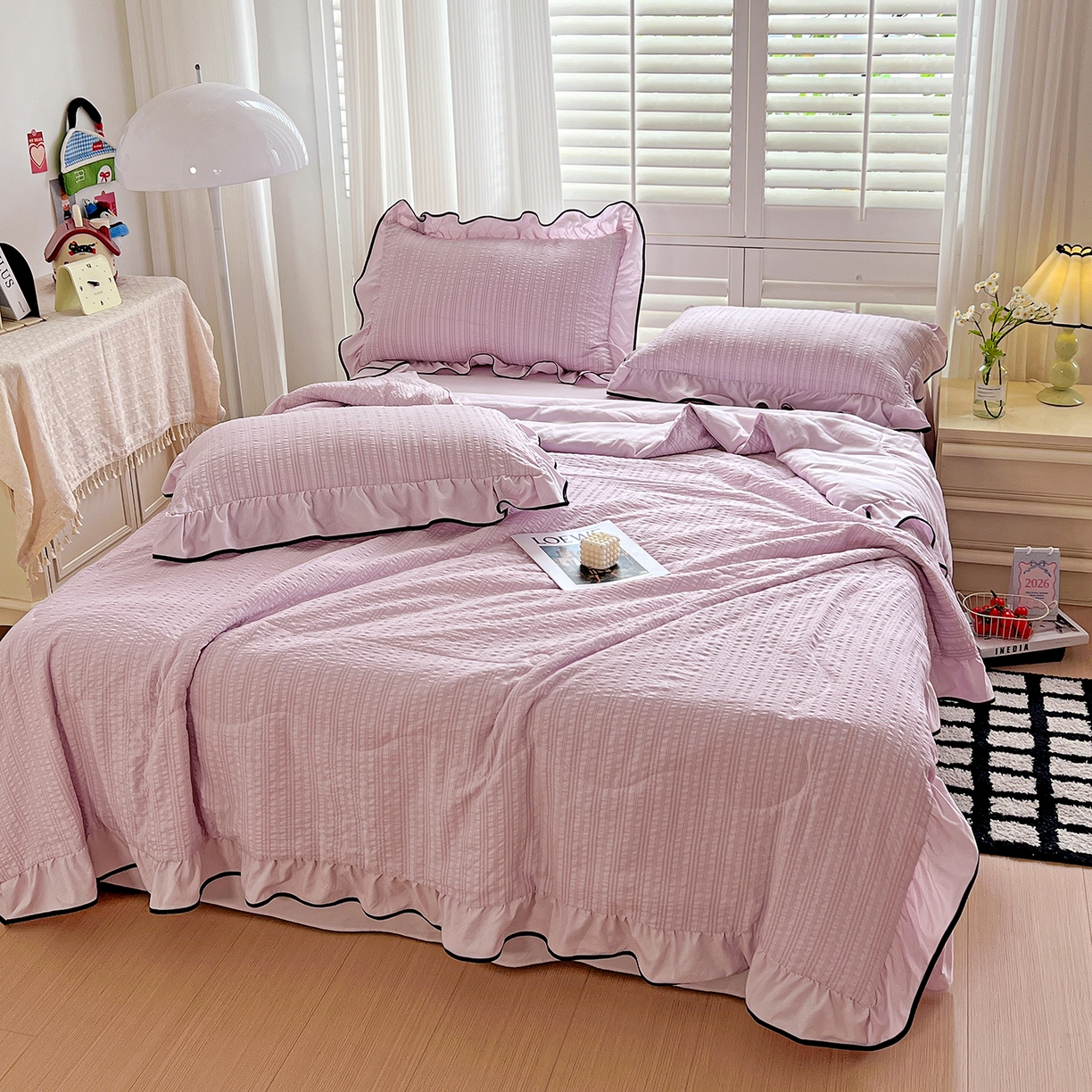 91家纺网 家纺一手货源 找家纺 一比一家纺 2026新款纯色花边款夏被四件套 香芋紫