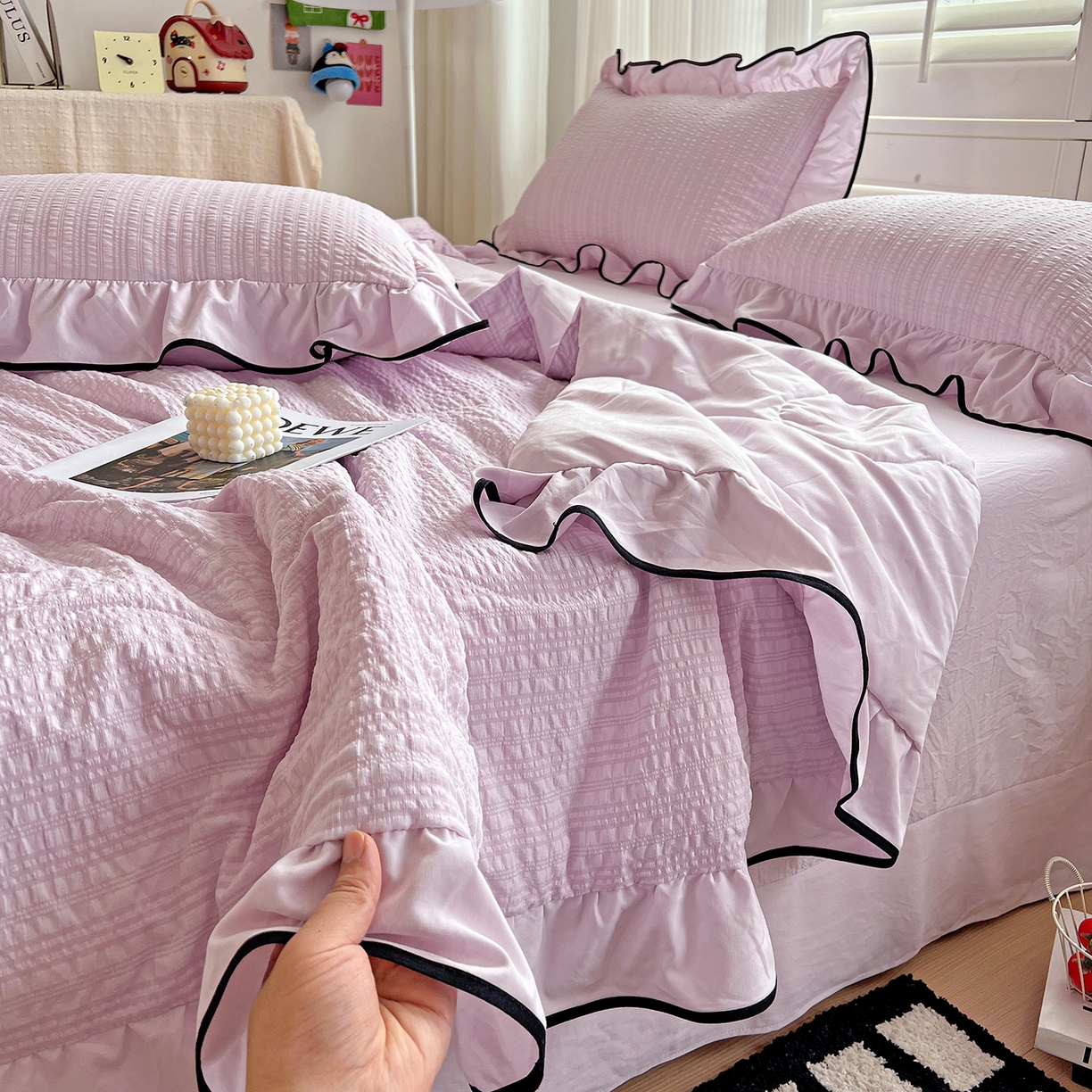 91家纺网 家纺一手货源 找家纺 一比一家纺 2026新款纯色花边款夏被四件套 香芋紫