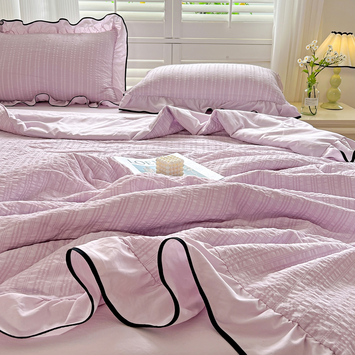 91家纺网 家纺一手货源 找家纺 一比一家纺 2026新款纯色花边款夏被四件套 香芋紫