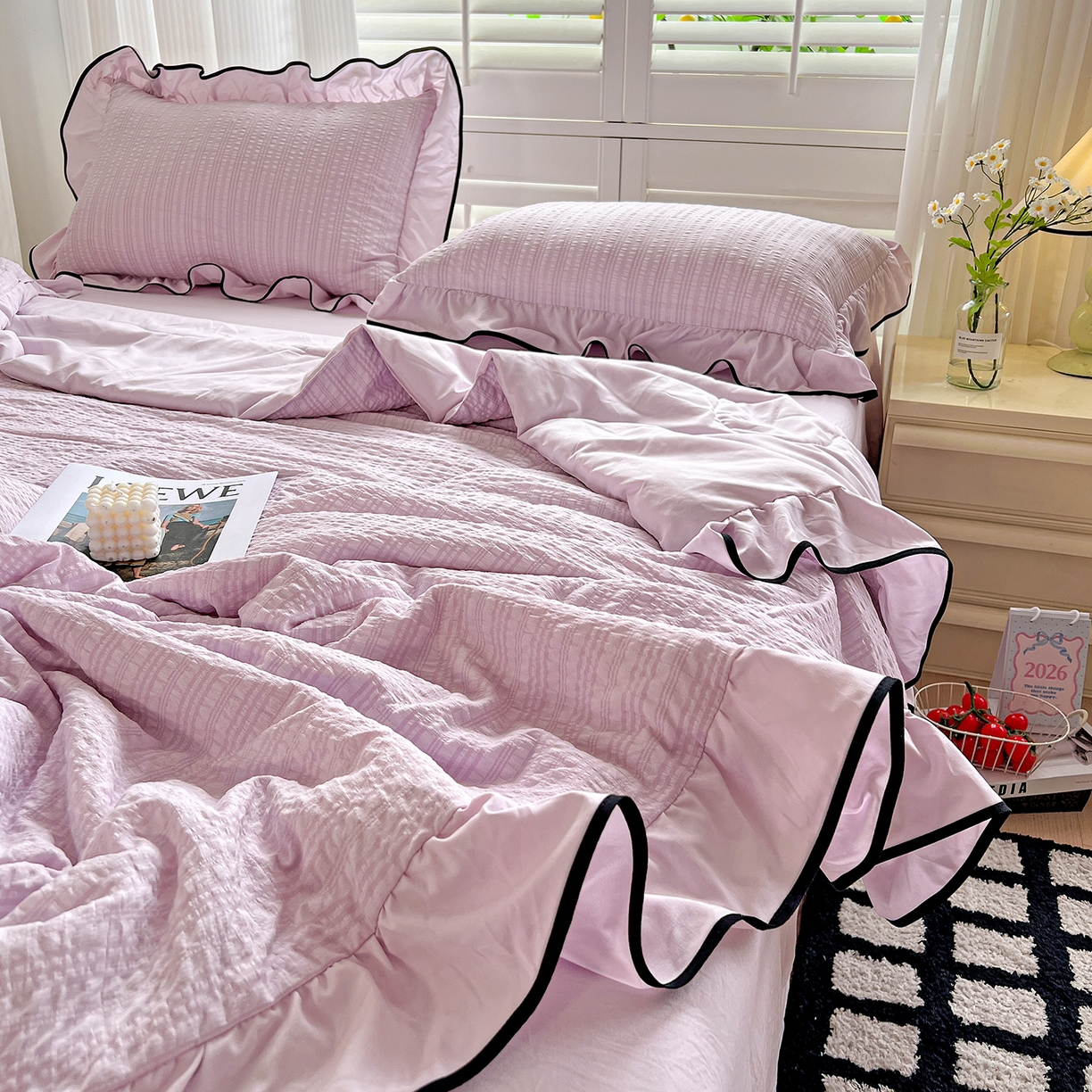 91家纺网 家纺一手货源 找家纺 一比一家纺 2026新款纯色花边款夏被四件套 香芋紫