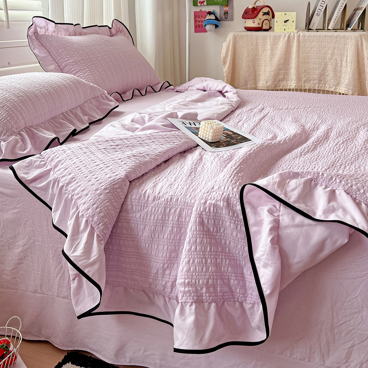 91家纺网 家纺一手货源 找家纺 一比一家纺 2026新款纯色花边款夏被四件套 香芋紫