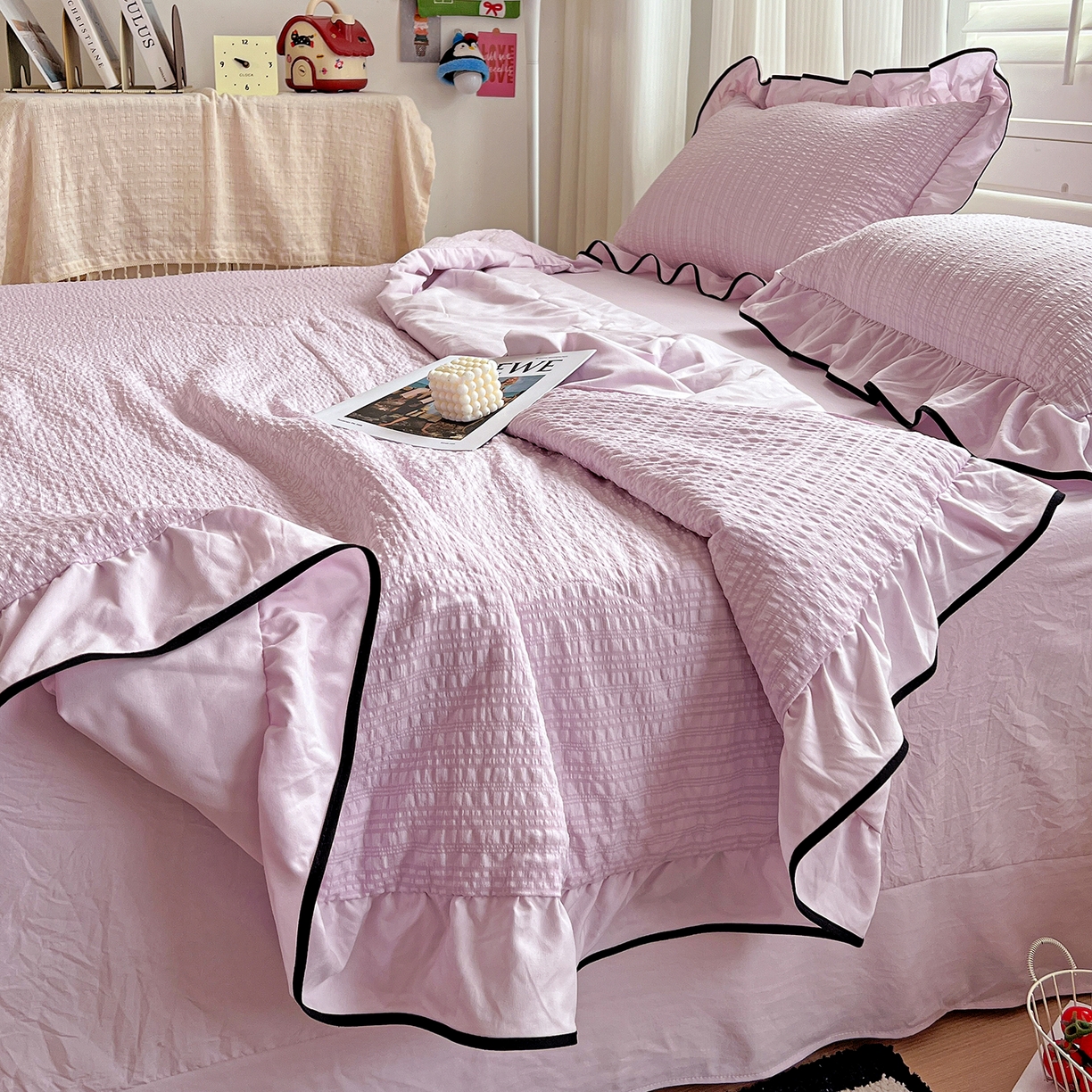 91家纺网 家纺一手货源 找家纺 一比一家纺 2026新款纯色花边款夏被四件套 香芋紫