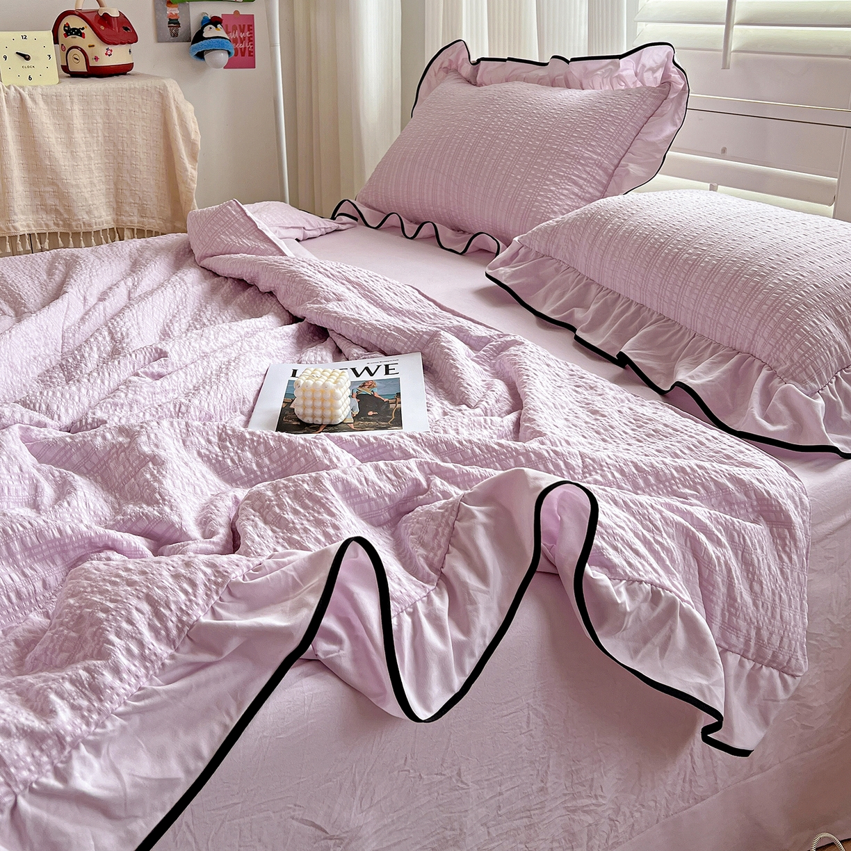 91家纺网 家纺一手货源 找家纺 一比一家纺 2026新款纯色花边款夏被四件套 香芋紫