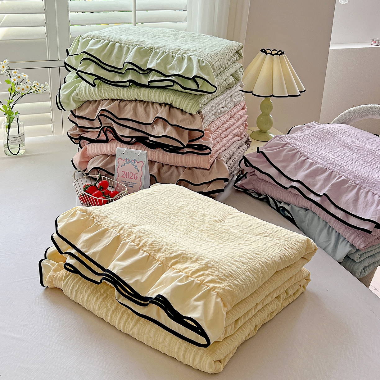 91家纺网 家纺一手货源 找家纺 一比一家纺 2026新款纯色花边款夏被四件套 组合图