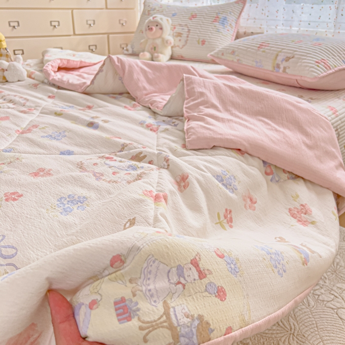 91家纺网 家纺一手货源 找家纺 几禾 2026新款云感双层纱7A抗菌夏被四件套系列-栀夏系列 栀夏-镜子里的兔