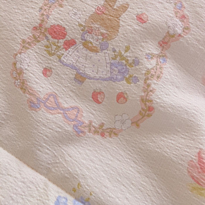 91家纺网 家纺一手货源 找家纺 几禾 2026新款云感双层纱7A抗菌夏被四件套系列-栀夏系列 栀夏-镜子里的兔