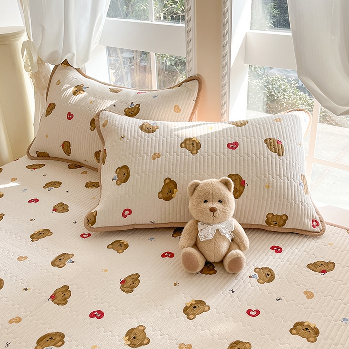 91家纺网 家纺一手货源 找家纺 几禾 2026新款云感双层纱7A抗菌夏被四件套系列-栀夏系列 栀夏-快乐小熊