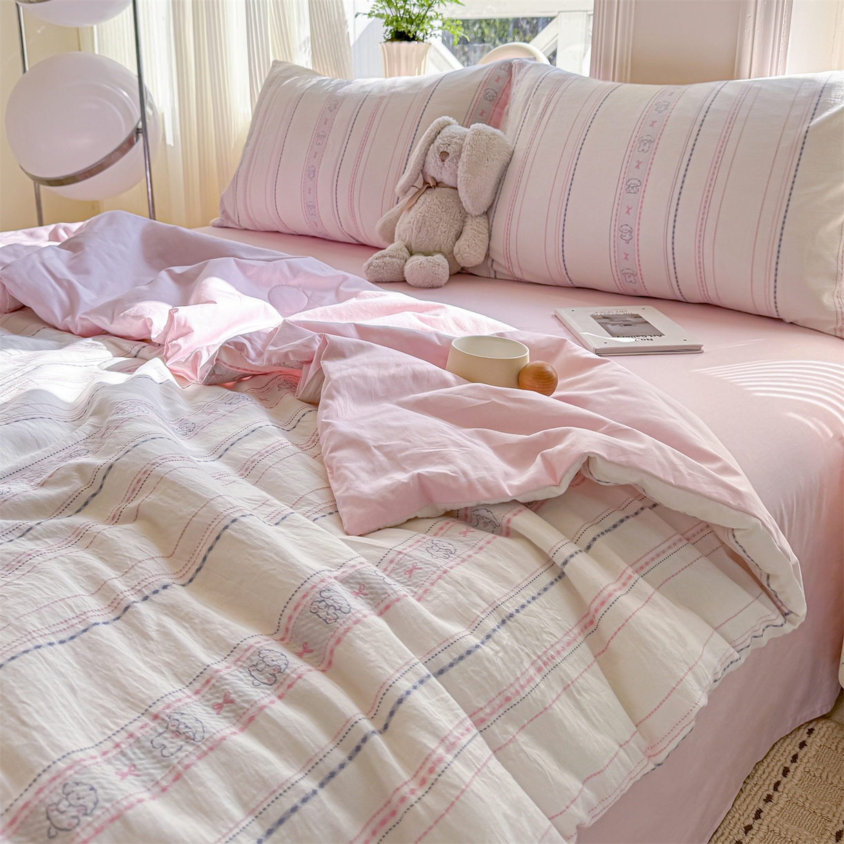 91家纺网 家纺一手货源 找家纺 灰鲸 2026新款全棉色织提花夏被夏凉被空调被 线条小狗-粉